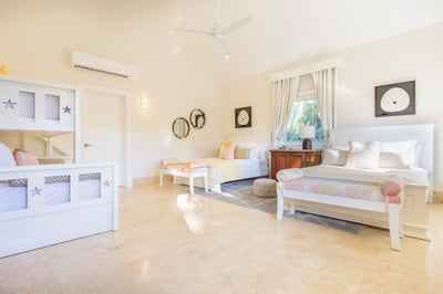 Luxury Villa Photo #36