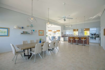 Luxury Villa Photo #8