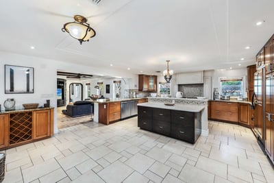 Luxury Villa Photo #13