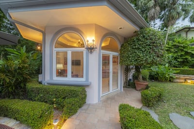 Luxury Villa Photo #28