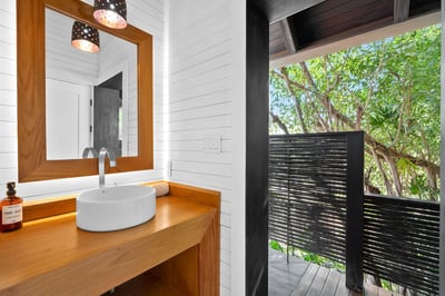 #7. Experience the modern tropical bathroom!