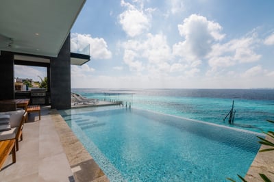Luxury Villa Photo #2