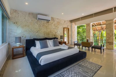 Luxury Villa Photo #60