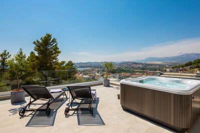 Luxury Villa Photo #11