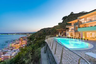 Luxury Villa Photo #2