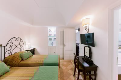 Luxury Villa Photo #23