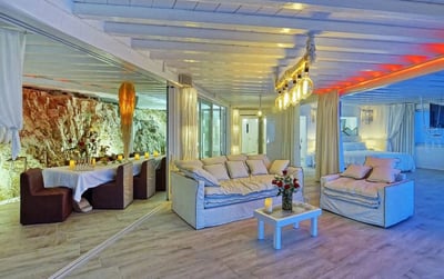 Luxury Villa Photo #12