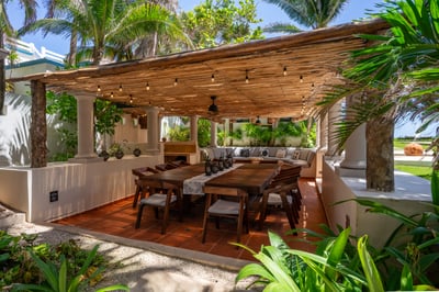 Luxury Villa Photo #17