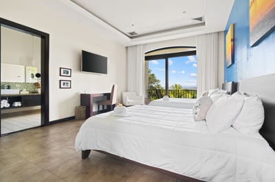 Luxury Villa Photo #22