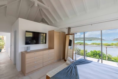 Luxury Villa Photo #23