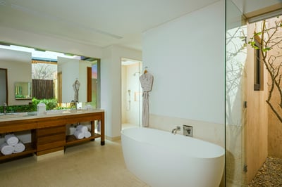 Luxury Villa Photo #35