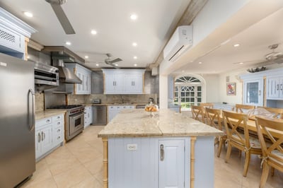 Luxury Villa Photo #15