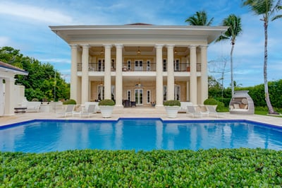 Luxury Villa Photo #3
