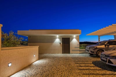 Luxury Villa Photo #7