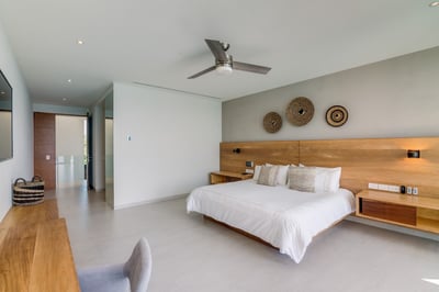 Luxury Villa Photo #30