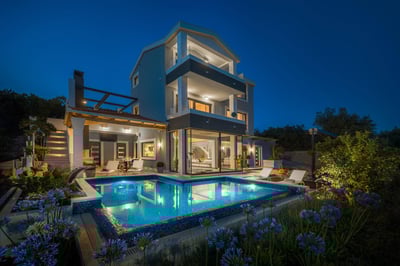 Luxury Villa Photo #3