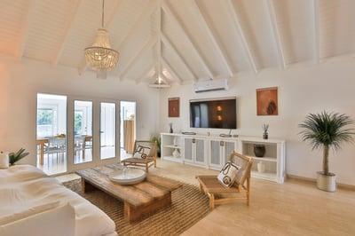 Luxury Villa Photo #30