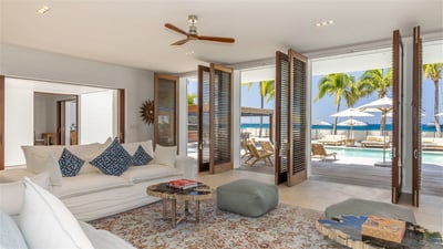 Luxury Villa Photo #32