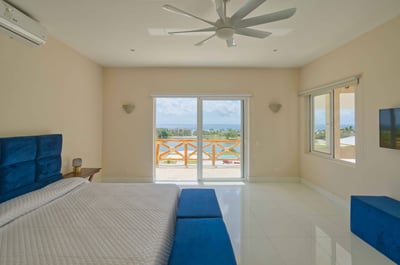 Luxury Villa Photo #23