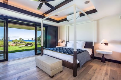 Luxury Villa Photo #18