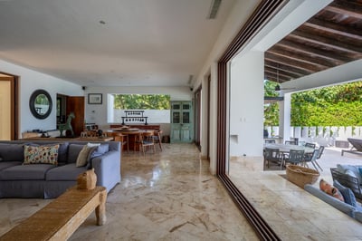 Luxury Villa Photo #15