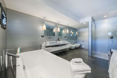 Luxury Villa Photo #14