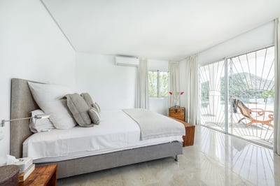 Luxury Villa Photo #35