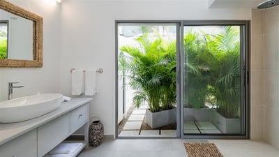 Luxury Villa Photo #22