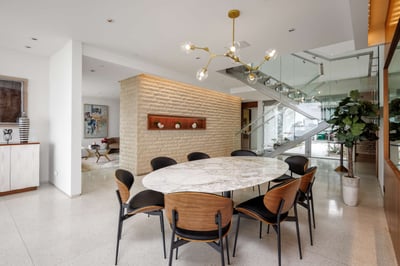 Luxury Villa Photo #16
