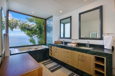 Luxury Villa Photo #23