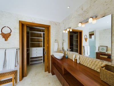 Luxury Villa Photo #23