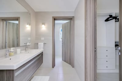 Luxury Villa Photo #40