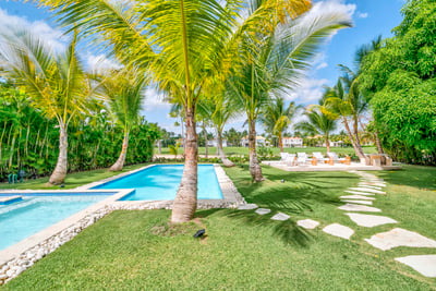 Luxury Villa Photo #3