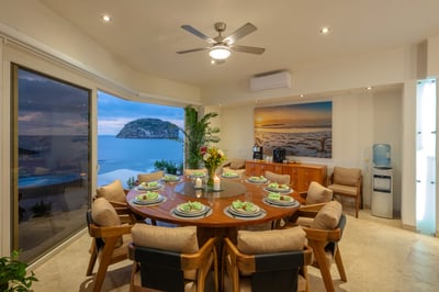Luxury Villa Photo #28