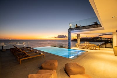 Luxury Villa Photo #13