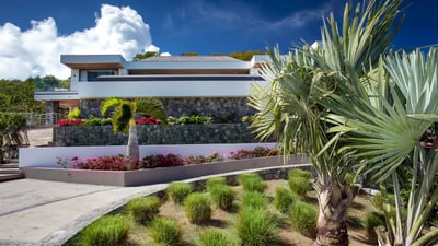 Luxury Villa Photo #3