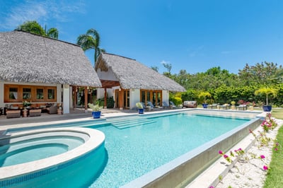Luxury Villa Photo #9