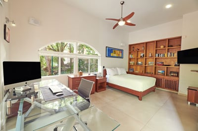 Luxury Villa Photo #29