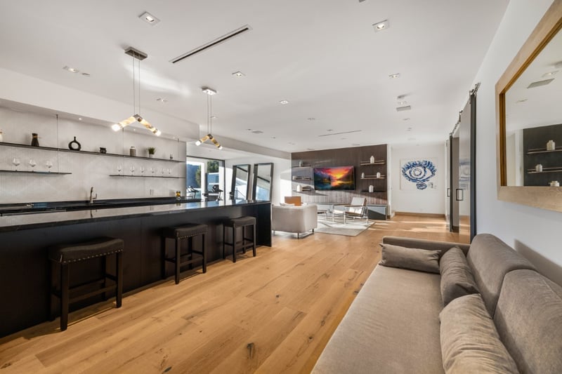 Linda Flora Modern Estate