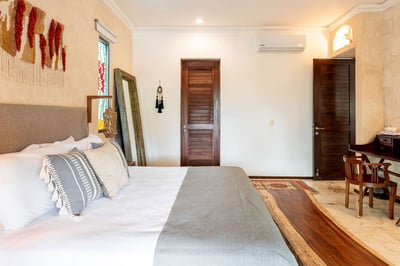 Luxury Villa Photo #31