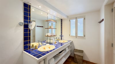 Luxury Villa Photo #41