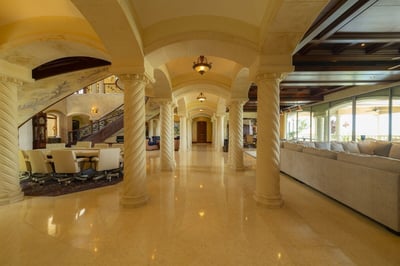 Luxury Villa Photo #29