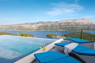 Luxury Villa Photo #37