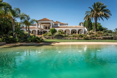 Luxury Villa Photo #4