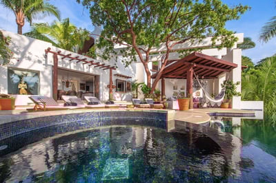 Luxury Villa Photo #3