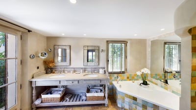 Luxury Villa Photo #36