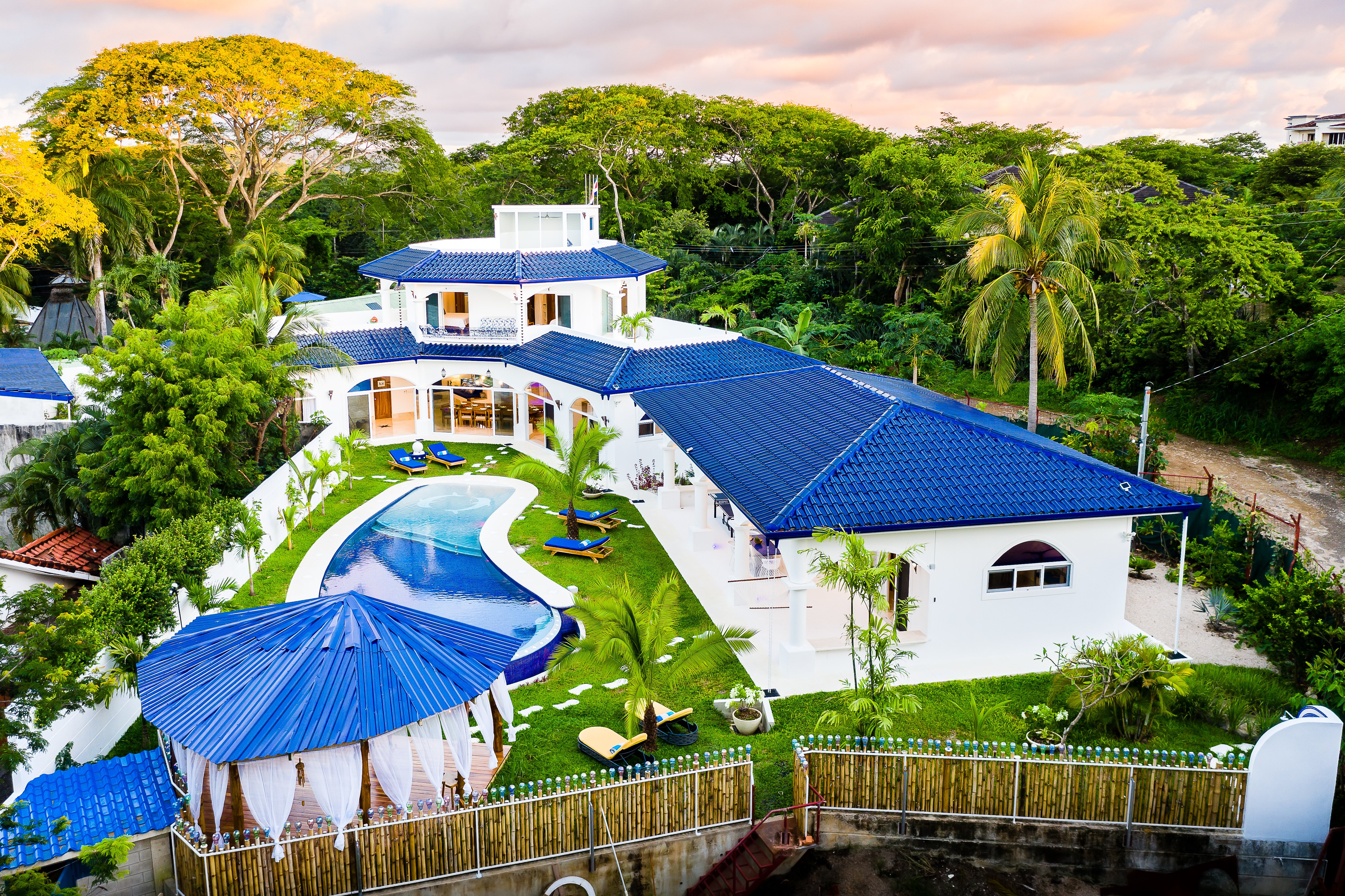Villa Azueca