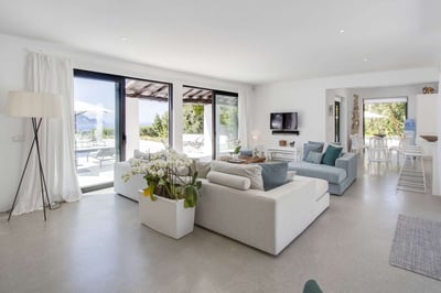Luxury Villa Photo #15