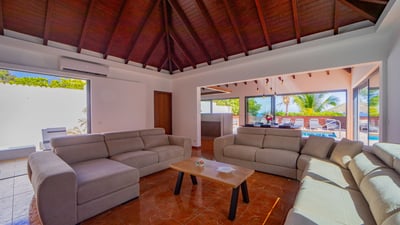 Luxury Villa Photo #12