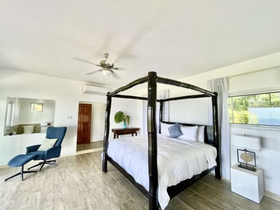 Luxury Villa Photo #15